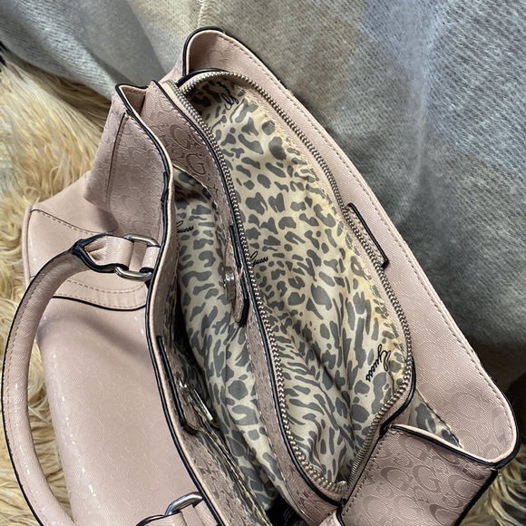 Gorgeous and never used Guess large handbag in barely there pink. - Picture 3 of 4